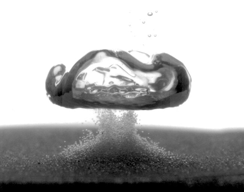 Sphere impacting of a granular bed under water